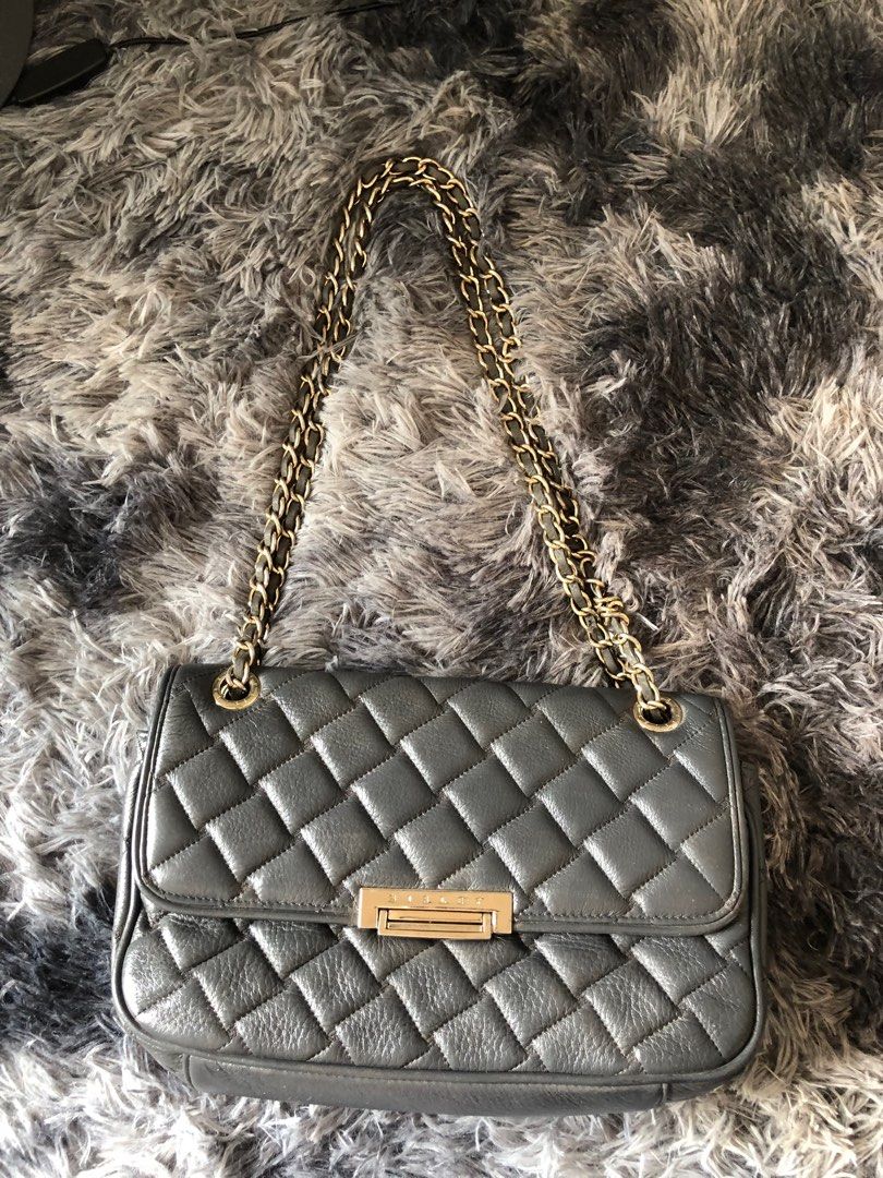Sisley Flap lambskin bag (Category: Luxury Bags & Wallets) located in Sorsogon. Submitted by lunaticbaby (Listing ID 1330538414, Image 1). Description: Color: gray Condition: 9.5/10 DISCLAIMER : ALL PHOTOS ARE ALREADY POSTED. Please note that all items are pre-loved and may show signs of wear or minor imperfections. We strive to provide accurate descriptions and photos, but please understand that these unique finds may vary in condition. By shopp