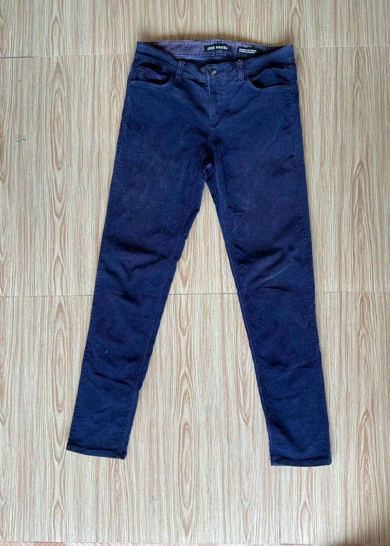 Corduroy pants (Category: Jeans) located in Tolosa. Submitted by pd.clutter (Listing ID 1330457756, Image 1). Description: Corduroy size: W28-29x L39 issue: minimal sign of usage Condition: Good condition Color: navy blue.