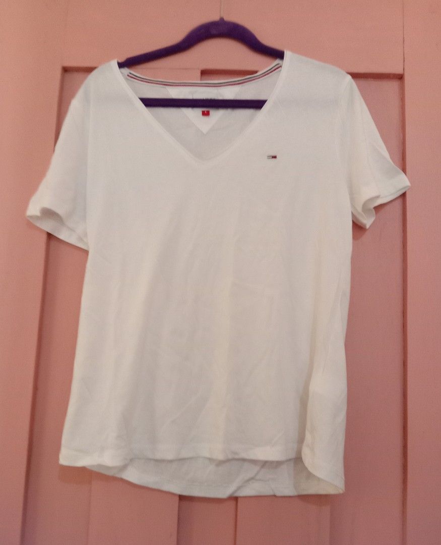 TOMMY JEANS SHIRT WITH SMALL FLAG (BRAND NEW), Women's Fashion, Tops