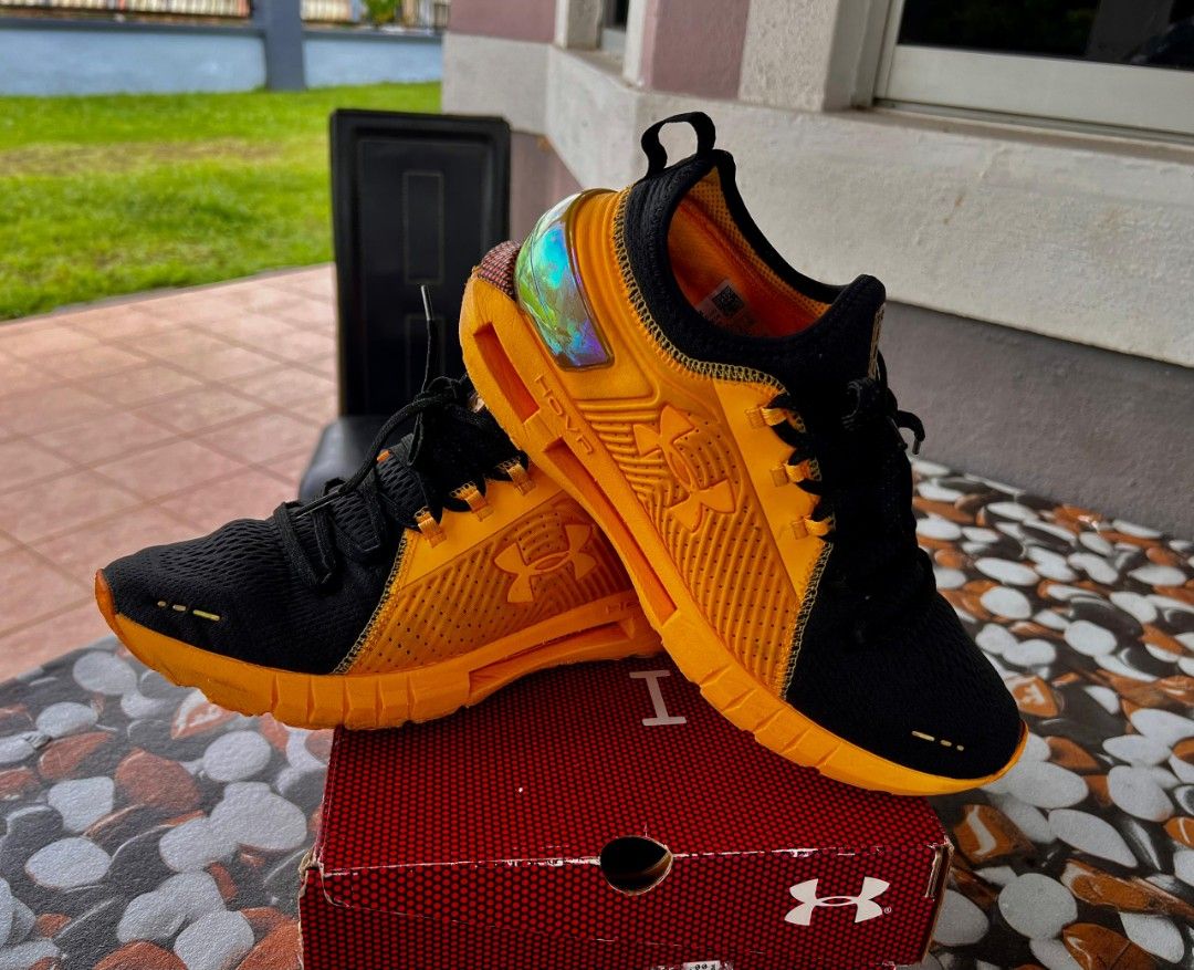 Under Armour HOVR Phantom SE MD with Bluetooth Connect