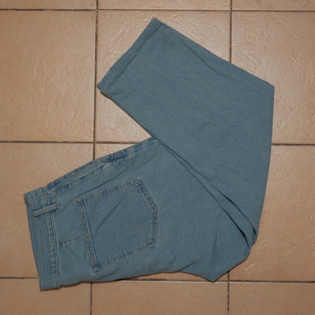 Uniqlo Jeans (Category: Jeans) located in Manila. Submitted by pictrolo7 (Listing ID 1330659359, Image 1). Description: Size Medium Check second photo for measurements Negotiable.