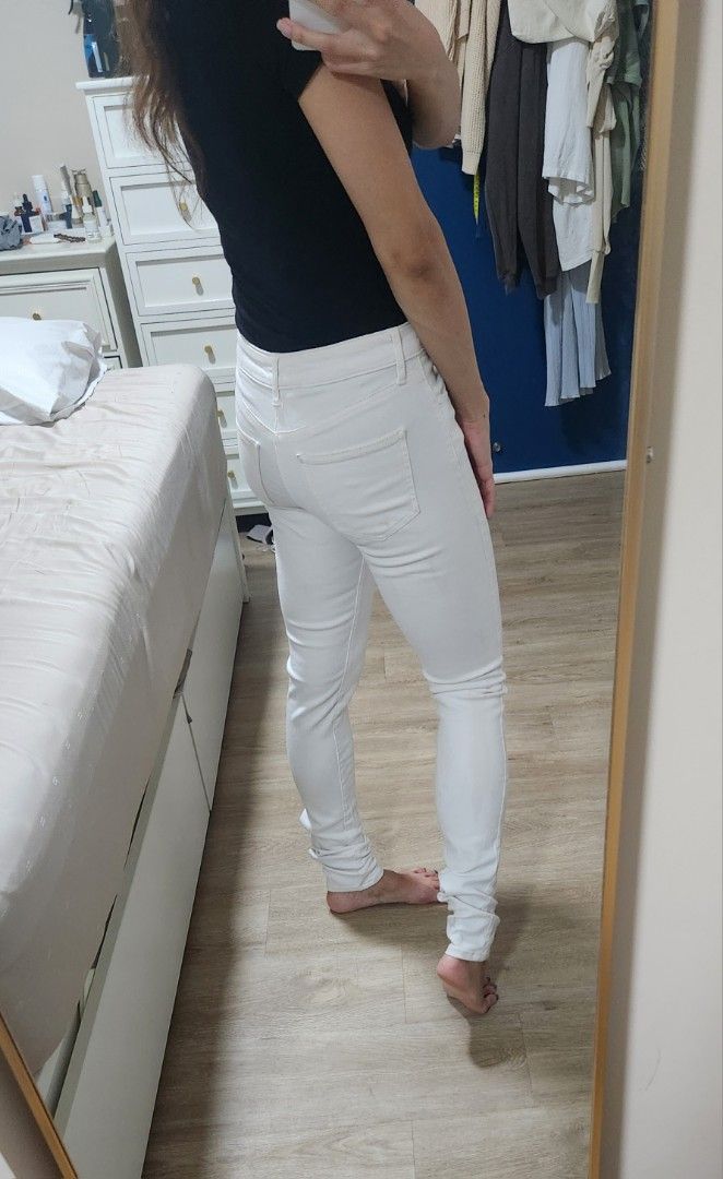 Uniqlo white ultra stretch jeans, Women's Fashion, Bottoms, Jeans