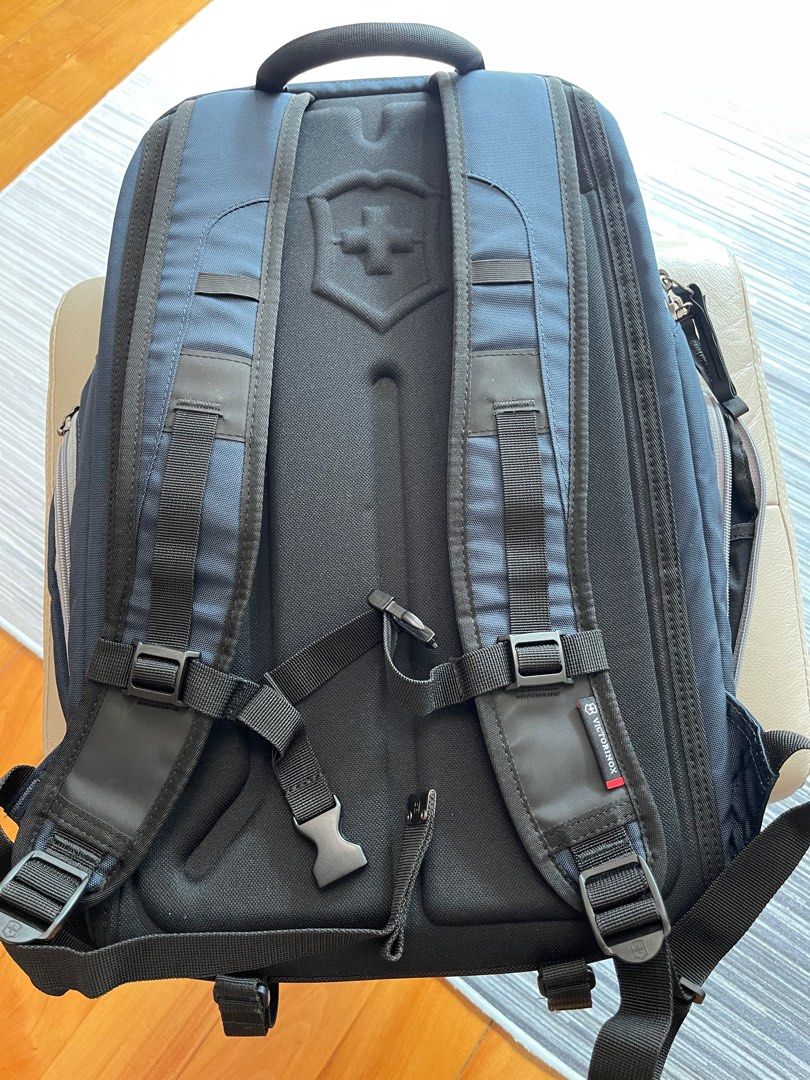 Victorinox Altmont 3.0 Vertical Zip Laptop, Backpack, Blue, 男裝, 袋, 背包