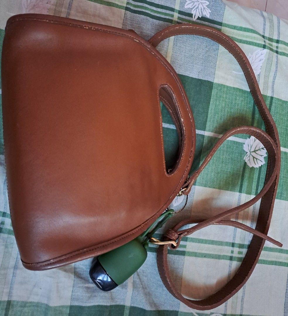 Vintage Coach 9942 Carousel Bag (Category: Shoulder Bags) located in Batangas. Submitted by decluterring_tita (Listing ID 1330572970, Image 2). Description: Vintage Coach 9942 Carousel Bag Used (normal wear), Super chic hand held! , British tan thick glove tanned leather, top handle, solid brass hardware, zipper closure, interior zipper. W24cm x H21cm x D11cm Bag charms not included.