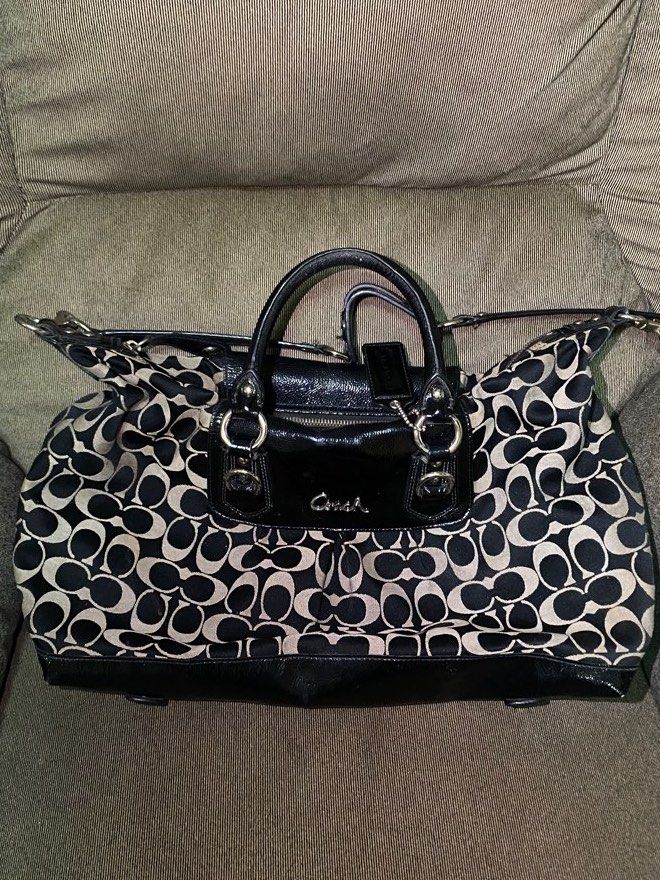 Vintage Coach Two Way Black Bag (Category: Luxury Bags & Wallets) located in Malolos. Submitted by achinnn (Listing ID 1330673470, Image 1). Description: Can Fit a laptop / ipad Many compartments We ship nationwide.