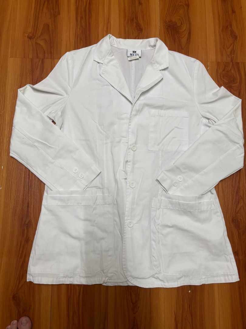 White coat (Category: Coats, Jackets and Outerwear) located in Pateros City. Submitted by rdrd23 (Listing ID 1330661473, Image 3). Description: White coat!! Once used For medical student.