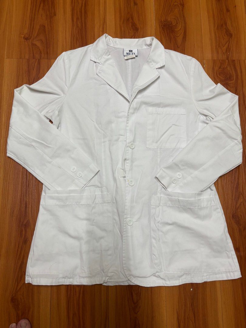 White coat (Category: Coats, Jackets and Outerwear) located in Pateros City. Submitted by rdrd23 (Listing ID 1330661473, Image 2). Description: White coat!! Once used For medical student.