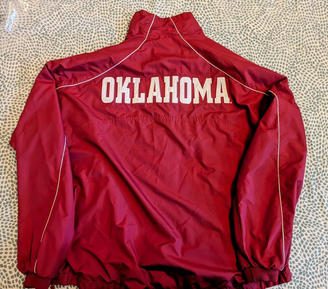 Windbreaker Champs Sports