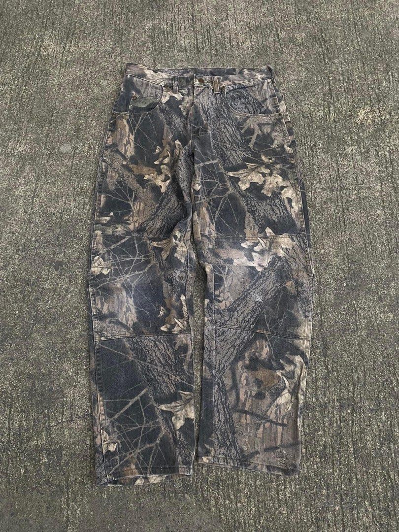 Wrangler Realtree Double Knee (Category: Jeans) located in Dagupan City. Submitted by joshiro.vtg (Listing ID 1330636676, Image 1). Description: Wrangler Realtree double knee Waist - 30-31 Length - 40 Leg Open - 13 Hem - 8.3 Issue: minimal scratches 2999 or best offer + sf.