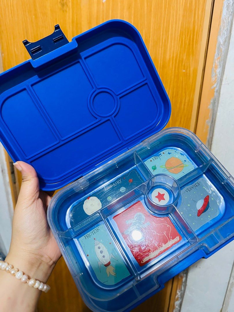 Yumbox Original 6 compartment preloved (Category: Food Organization & Storage) located in Rodriguez. Submitted by cgszone (Listing ID 1330562486, Image 2). Description: Yumbox Original 6 compartment Preloved ₱700 only! Location: Burgos Rodriguez Rizal COD via Lalamove booking c/o buyer #yumbox #lunchbox.