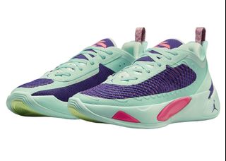 (Category: ) located in . Submitted by sneaker_plug_824 (Listing ID 1330748848, Image 1). Description: .