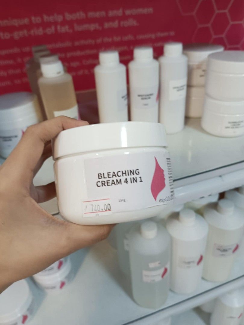 250g Bleaching Cream 4 in 1 (Category: Face Care) located in Quezon City. Submitted by mlacosmetiquenoime (Listing ID 1330845216, Image 1). Description: .