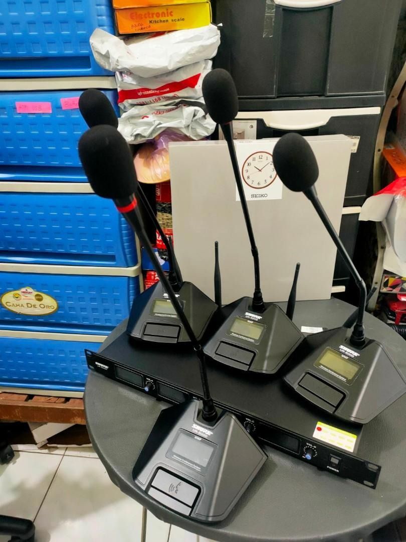 4 channel conference mic wireless microphone gooseneck mic (Category: Microphones) located in Manila. Submitted by sdfsolutions (Listing ID 1330843595, Image 1). Description: Gooseneck conference microphone wireless Uhf lossless and clear transmission Long range 50 to 100m All brand new Also available 8 channel.