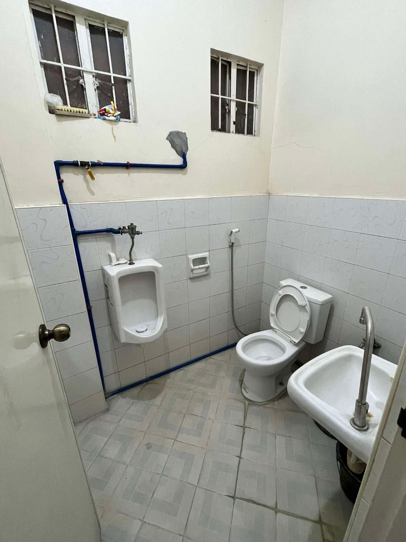 4 Storey Commercial Building (Category: Commercial) located in San Pablo. Submitted by keinthespe46833 (Listing ID 1330749085, Image 3). Description: Brgy. Poblacion 1,Tiaong, Quezon Lot area: 72 sq.m. Floor area: 194.94 sq.m. Titled property.