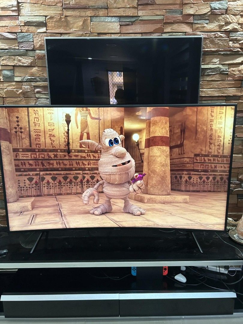 65" Samsung Curve Smart TV (Category: TV) located in Quezon City. Submitted by geacnth (Listing ID 1330721945, Image 1). Description: Rush and slightly negotiable..