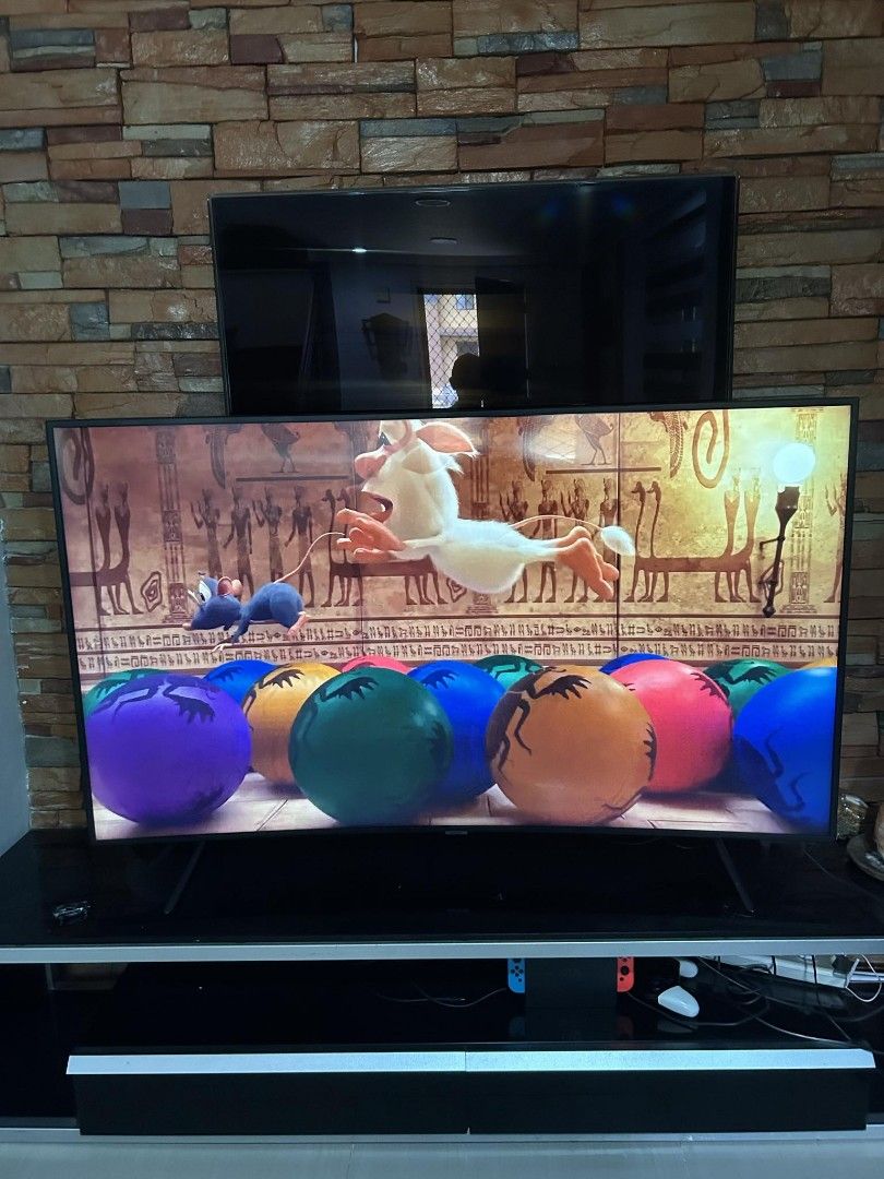 65" Samsung Curve Smart TV (Category: TV) located in Quezon City. Submitted by geacnth (Listing ID 1330721945, Image 2). Description: Rush and slightly negotiable..