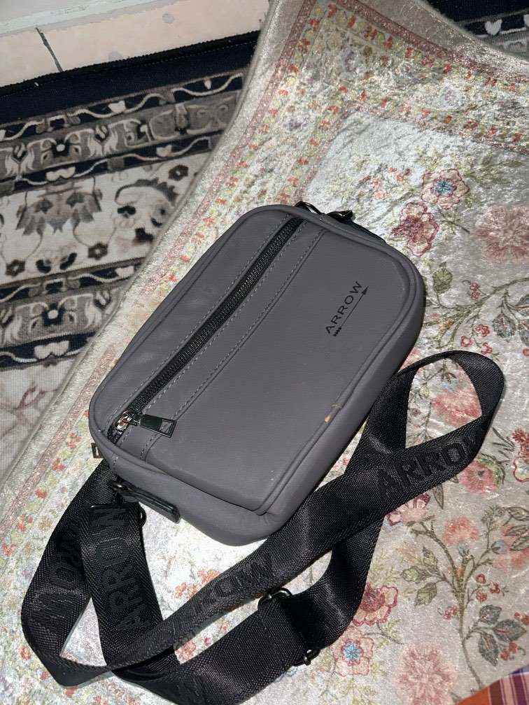 ARROW SLING BAG
