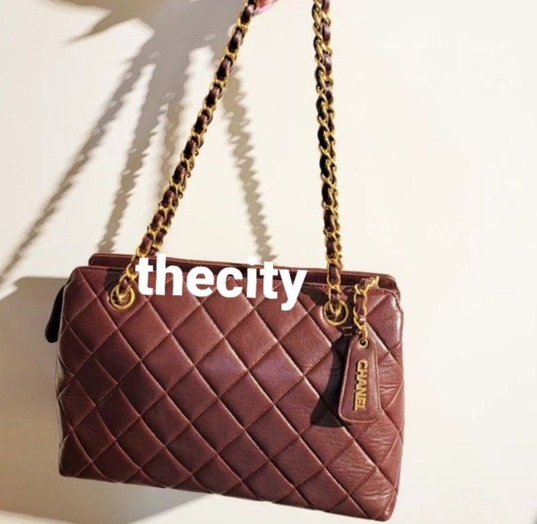 AUTHENTIC VINTAGE OLD CHANEL CHAIN SHOULDER BAG VERY USED CONDITION MINOR PEELING STICKY INSIDE HOLOGRAM STICKER INTACT NOT FOR FUSSY BUYERS