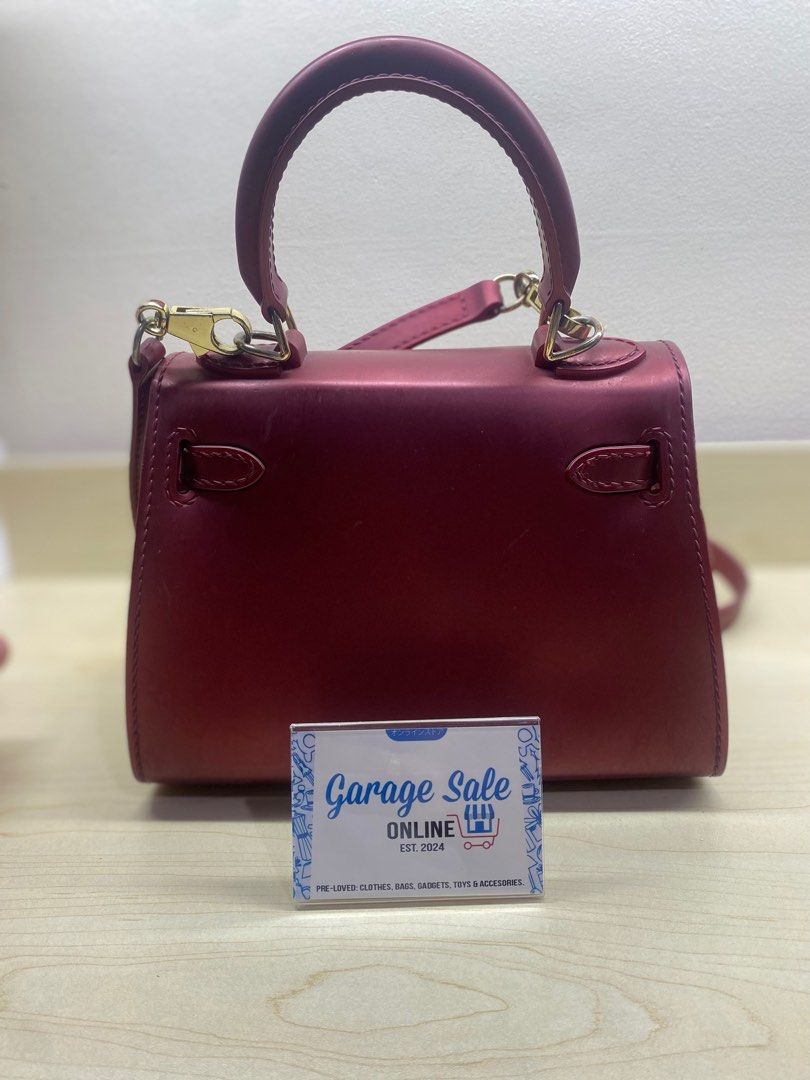 Bag of parody (Category: Shoulder Bags) located in Guimba. Submitted by garagesaleonline2024 (Listing ID 1330847455, Image 2). Description: ✅ For second-hand goods, be sure to check the photos! What you see is what you get Please contact us before purchasing if you have any questions! We will answer within 24 hours! ✅ Pm lang po sa interesado 🙏.