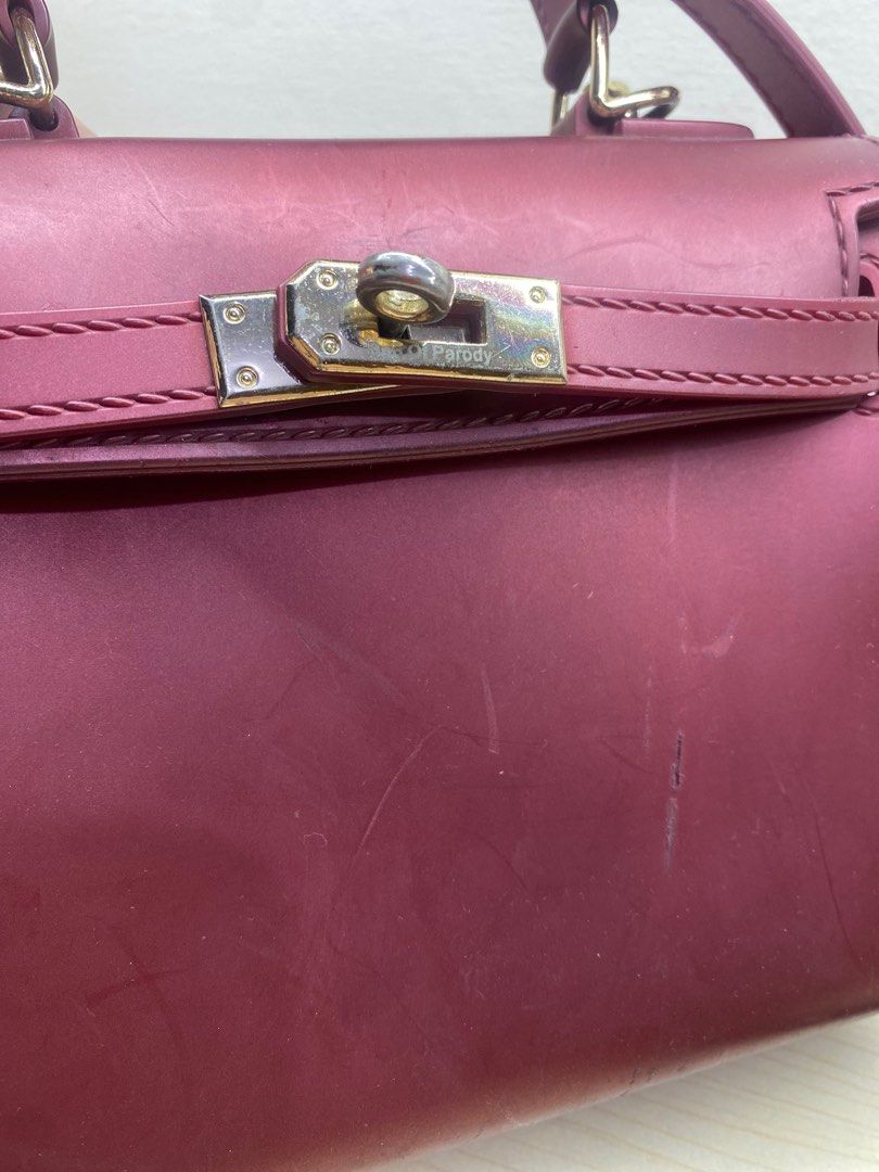 Bag of parody (Category: Shoulder Bags) located in Guimba. Submitted by garagesaleonline2024 (Listing ID 1330847455, Image 3). Description: ✅ For second-hand goods, be sure to check the photos! What you see is what you get Please contact us before purchasing if you have any questions! We will answer within 24 hours! ✅ Pm lang po sa interesado 🙏.