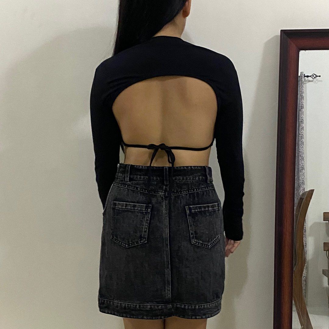 Black Backless Cropped Long Sleeve Top (Category: Longsleeves) located in Silang. Submitted by cesc4a (Listing ID 1330868800, Image 1). Description: unbranded S on tag 65% cotton + 35% polyester fabric has diy thumbholes price is negotiable sf shouldered by buyer 📍 Silang, Cavite.