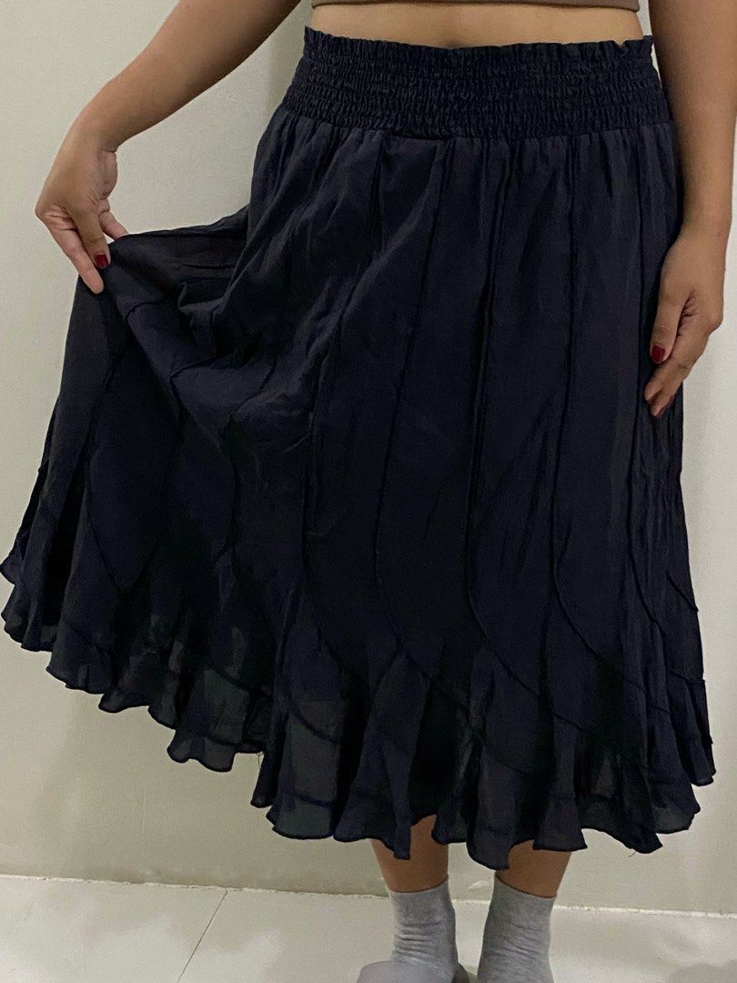 Black Mermaid Style Midi Skirt (Category: Skirts) located in Silang. Submitted by cesc4a (Listing ID 1330860746, Image 3). Description: brand is Grace Elements 29” and up / L on tag garterized but not tight cotton fabric bought from an ukay shop but i haven’t worn it price is negotiable sf shouldered by buyer rfs: too big on me 📍 Silang, Cavite.