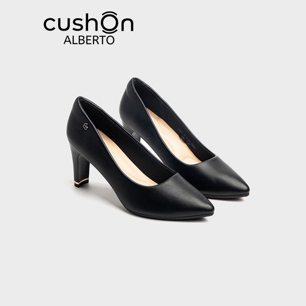 black shoes (Category: Heels) located in Mendez-Nunez. Submitted by dnssaurx (Listing ID 1330811919, Image 1). Description: • 3 inches heels • slightly negotiable • used once • size 35 • i’m located at sucat, muntinlupa. i can do meetups around this area only • if the location is far from my place, shipping fee will be care of buyer rfs: malaki sa’kin kahit lagyan ko ng cork. masyadong maliit paa ko for the shoes.