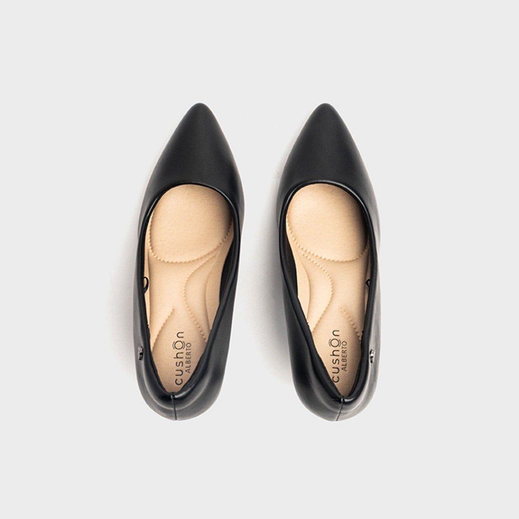 black shoes (Category: Heels) located in Mendez-Nunez. Submitted by dnssaurx (Listing ID 1330811919, Image 3). Description: • 3 inches heels • slightly negotiable • used once • size 35 • i’m located at sucat, muntinlupa. i can do meetups around this area only • if the location is far from my place, shipping fee will be care of buyer rfs: malaki sa’kin kahit lagyan ko ng cork. masyadong maliit paa ko for the shoes.