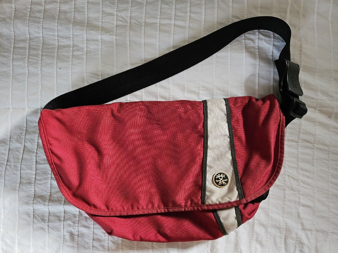 Crumpler Western Lawn Messenger Bag, Men's Fashion, Bags, Sling