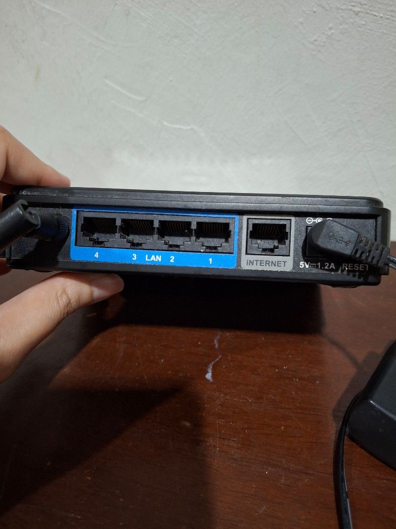 D Link Router DIR-600 (Category: Networking) located in Quezon City. Submitted by olx.jodi (Listing ID 1330787227, Image 3). Description: .