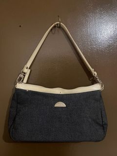 (Category: ) located in . Submitted by elliiiiii777 (Listing ID 1330768692, Image 1). Description: .