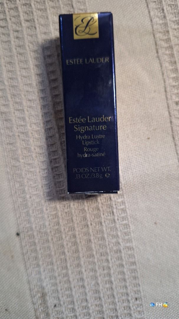 Estee Lauder Hydra Lustre Lipstick *ORIGINAL (Category: Makeup) located in Paranaque City. Submitted by niustar (Listing ID 1330723707, Image 1). Description: Estee Lauder Hydra Lustre Lipstick *ORIGINAL.