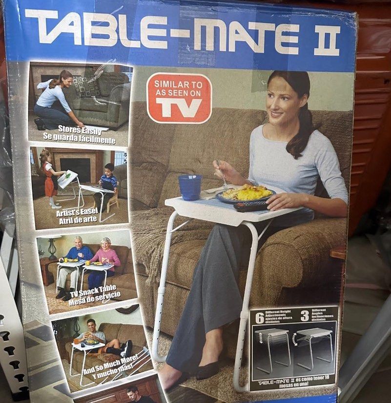 Foldable table (Category: Table Linen & Textiles) located in Singapore. Submitted by anything_la (Listing ID 1326522829, Image 1). Description: Self collect 762509.