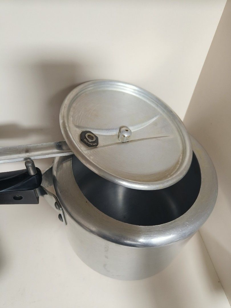Hawkins Pressure cooker excellent condition