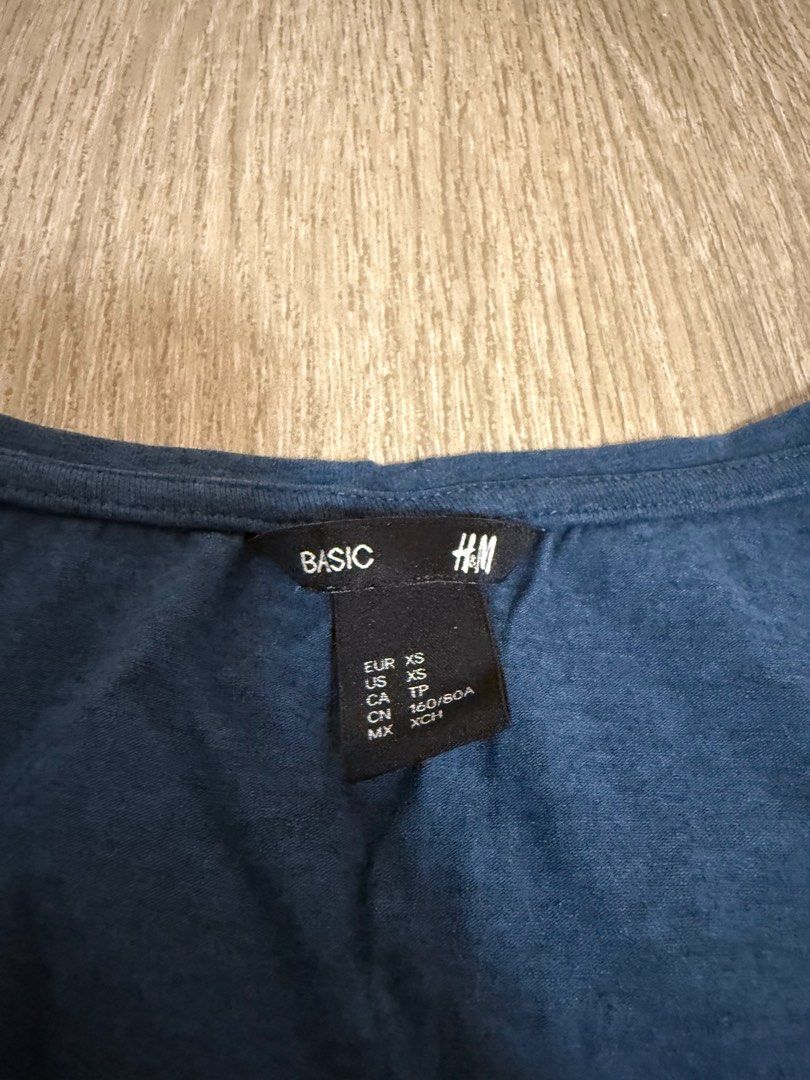 H&M Basic Tee （分類：T-shirt）位於 Hong Kong。 由 cathy722 提交（商品編號 1330748874，圖片 2）。簡介： 。