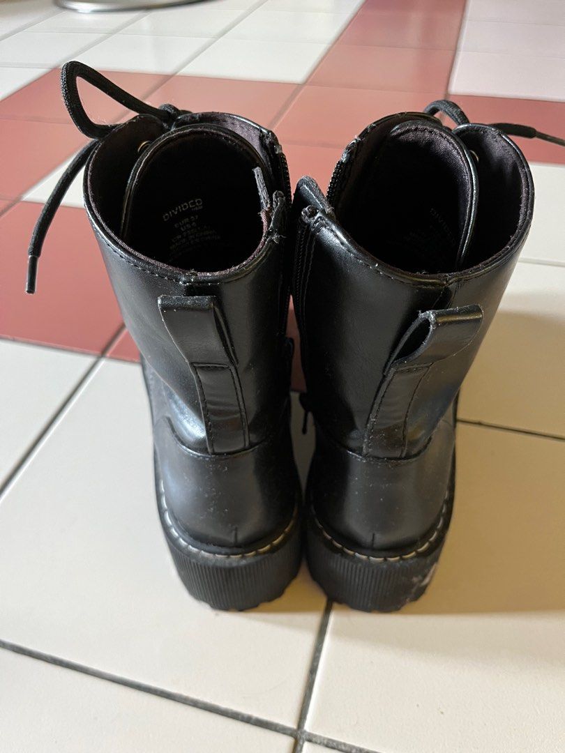 H M DIVIDED ANKLE BOOTS Women s Fashion Footwear Boots on Carousell