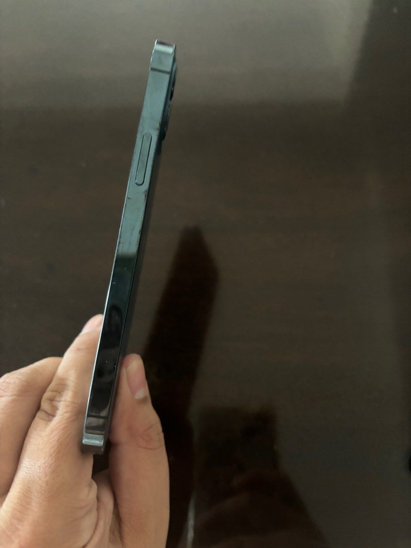 Iphone 12 pro 256gb (Category: iPhone 12 Series) located in Manila. Submitted by sanchez19043894 (Listing ID 1330719394, Image 3). Description: .