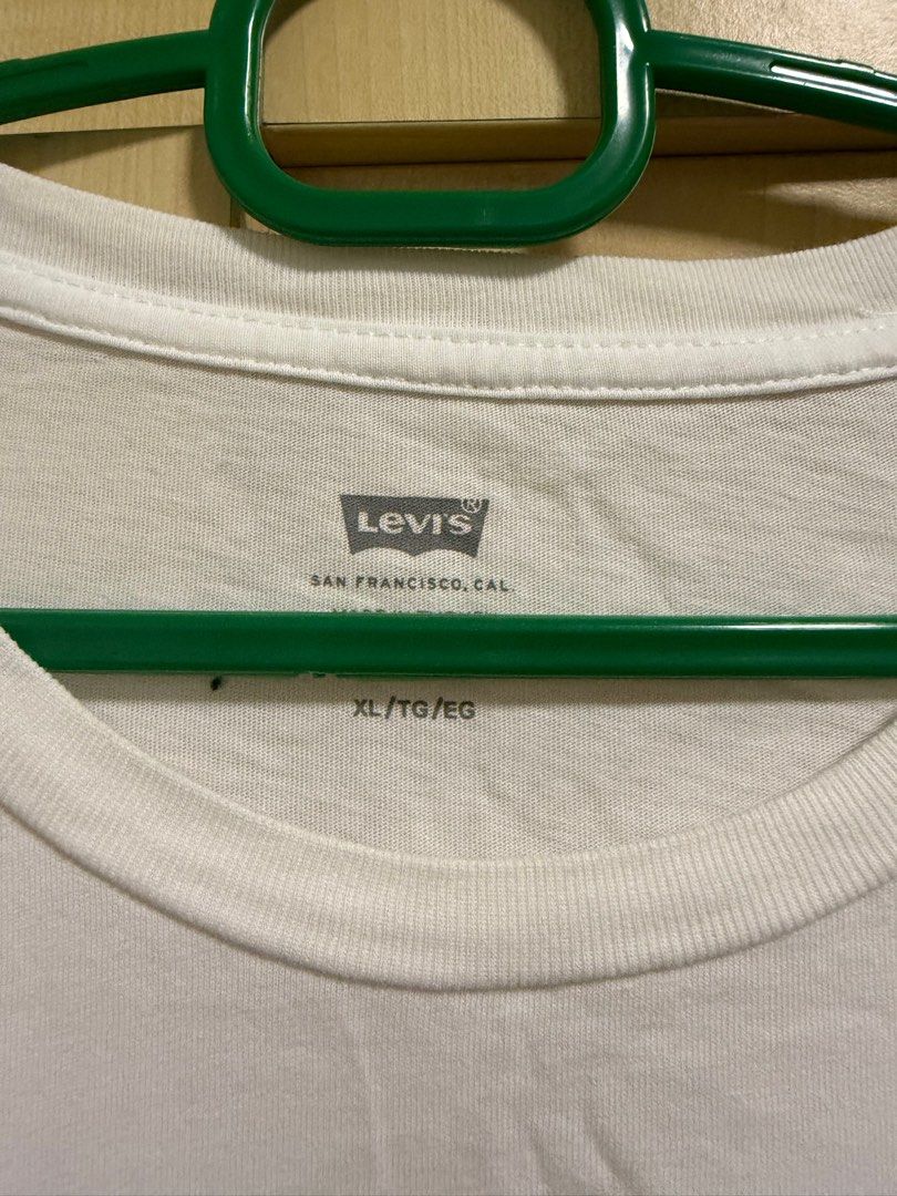 Levis (Category: Activewear) located in Kajang. Submitted by offerygmenarik (Listing ID 1330847993, Image 3). Description: Untuk Dijual: T-shirt Levis Saiz: Pit 23”, Panjang 30” Keadaan: Masih dalam keadaan baik, kira-kira 70% penggunaan Harga: RM40(termasuk kos pos) Cepat dapatkan sekarang! DM untuk maklumat lanjut atau tawaran!.