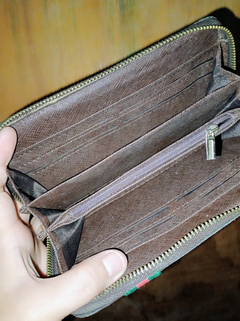 Long Wallets for Sale! (Category: Wallets & Card holders) located in Baguio. Submitted by miesziel27 (Listing ID 1330875275, Image 3). Description: Minimal signs of usage. Please refer to the pictures posted.
