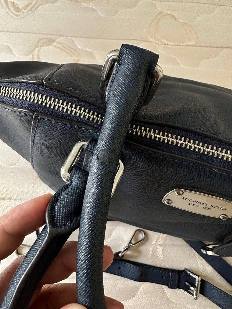 MK Bag (Category: Luxury Bags & Wallets) located in Manila. Submitted by _everythingpreloved (Listing ID 1330738043, Image 2). Description: PRICE DROP ₱500‼️‼️ MK Handbag with sling strap *with minor flaw on the handle see photo for reference 📍BIÑAN, LAGUNA.