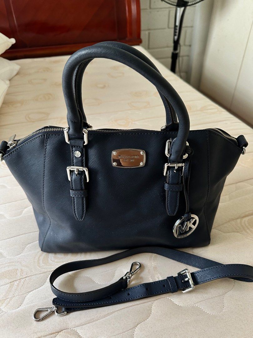 MK Bag (Category: Luxury Bags & Wallets) located in Manila. Submitted by _everythingpreloved (Listing ID 1330738043, Image 1). Description: PRICE DROP ₱500‼️‼️ MK Handbag with sling strap *with minor flaw on the handle see photo for reference 📍BIÑAN, LAGUNA.