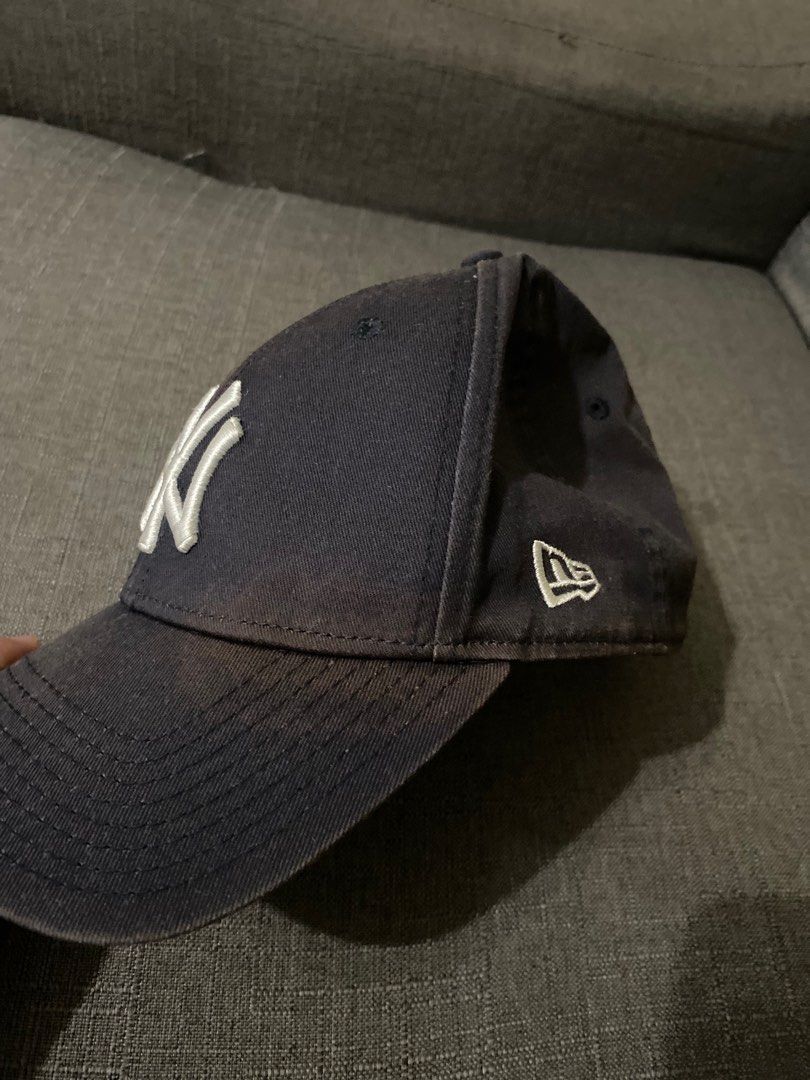 New Era NY yankees (Category: Caps & Hats) located in Manila. Submitted by eli024 (Listing ID 1330848194, Image 2). Description: Issues on pic. .
