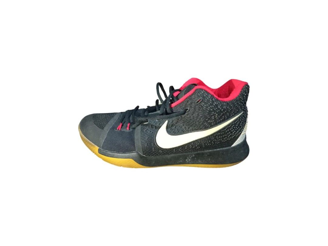 NIKE KYRIE 3 YEEZY tour black white Fesyen Pria Sepatu Sneakers di Carousell