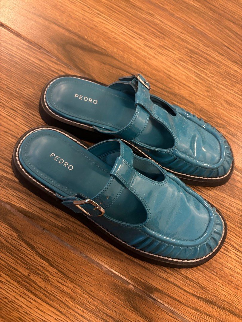 Pedro Mules (barely used) (Category: Flats & Sandals) located in Pasig City. Submitted by declutter2023cleanout (Listing ID 1330798522, Image 1). Description: Used once but realized that it’s not my style Price is negotiable! Just message me. (Original price is at the sole of foot) .