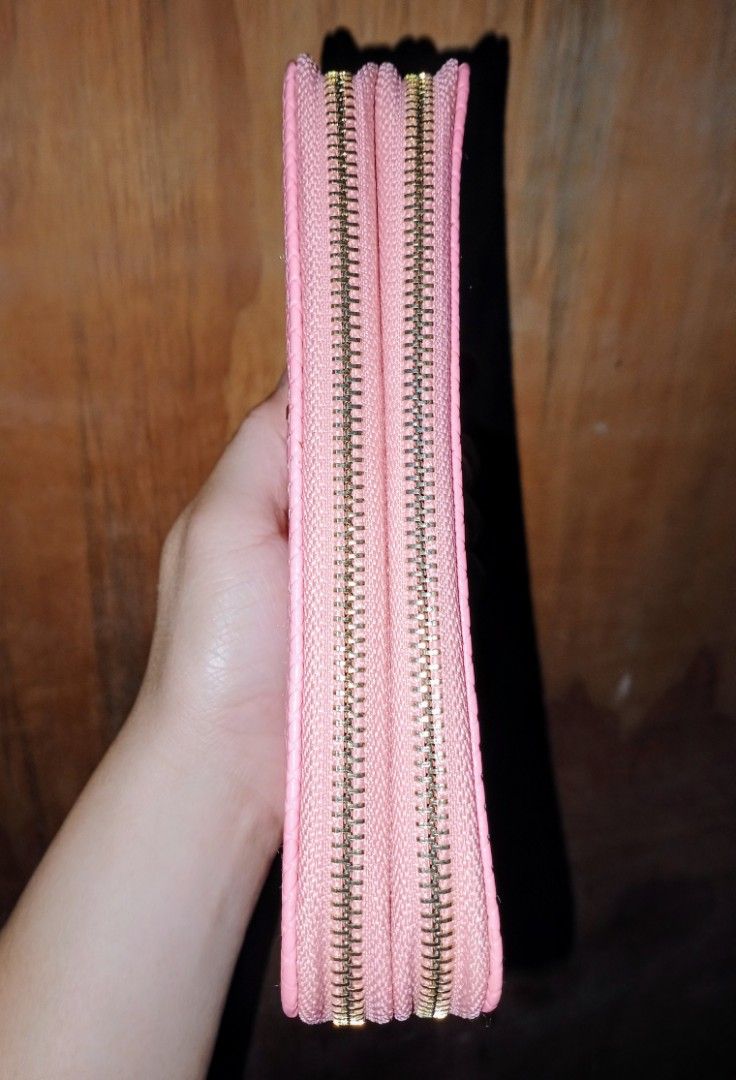 Pink Double Zipper Long Wallet (Category: Wallets & Card holders) located in Baguio. Submitted by miesziel27 (Listing ID 1330875537, Image 3). Description: May minimal color transfer lang po.. Di naman po masyadong halata..
