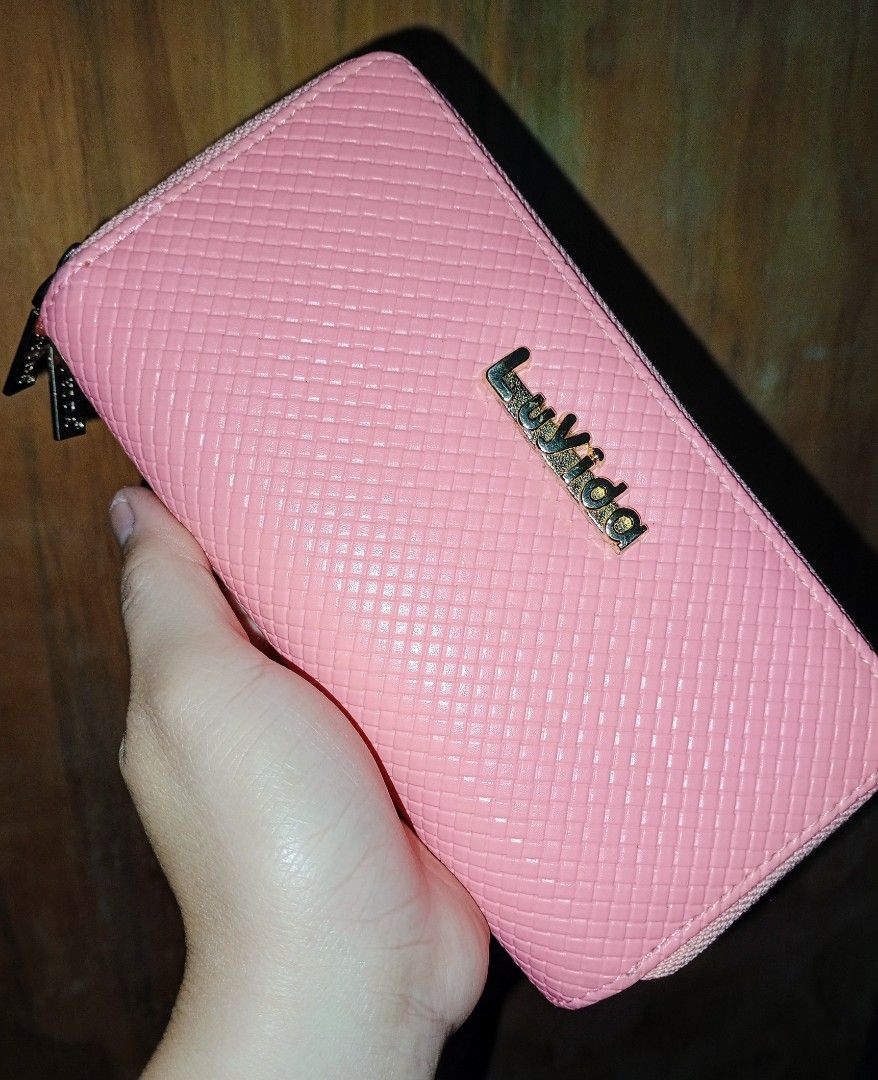 Pink Double Zipper Long Wallet (Category: Wallets & Card holders) located in Baguio. Submitted by miesziel27 (Listing ID 1330875537, Image 1). Description: May minimal color transfer lang po.. Di naman po masyadong halata..