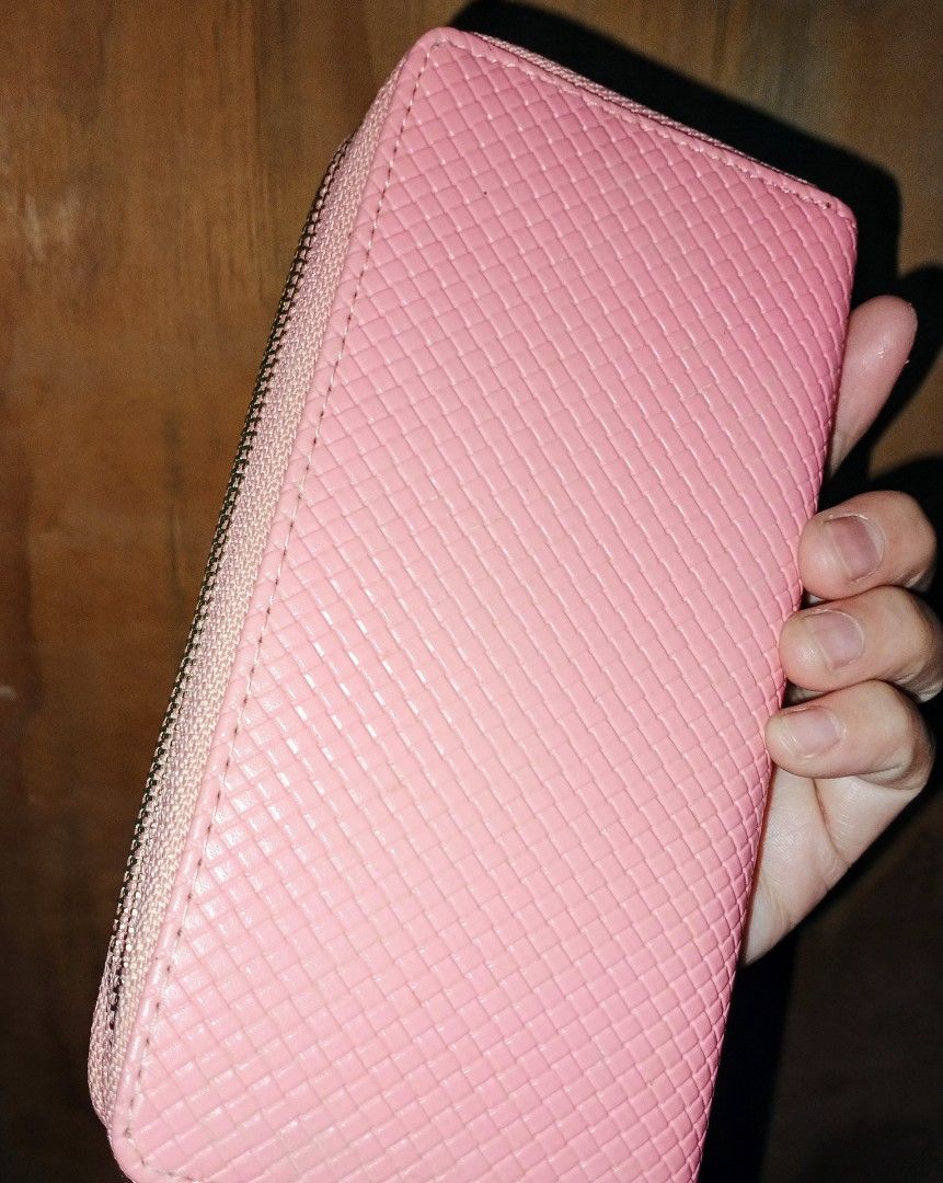 Pink Double Zipper Long Wallet (Category: Wallets & Card holders) located in Baguio. Submitted by miesziel27 (Listing ID 1330875537, Image 2). Description: May minimal color transfer lang po.. Di naman po masyadong halata..