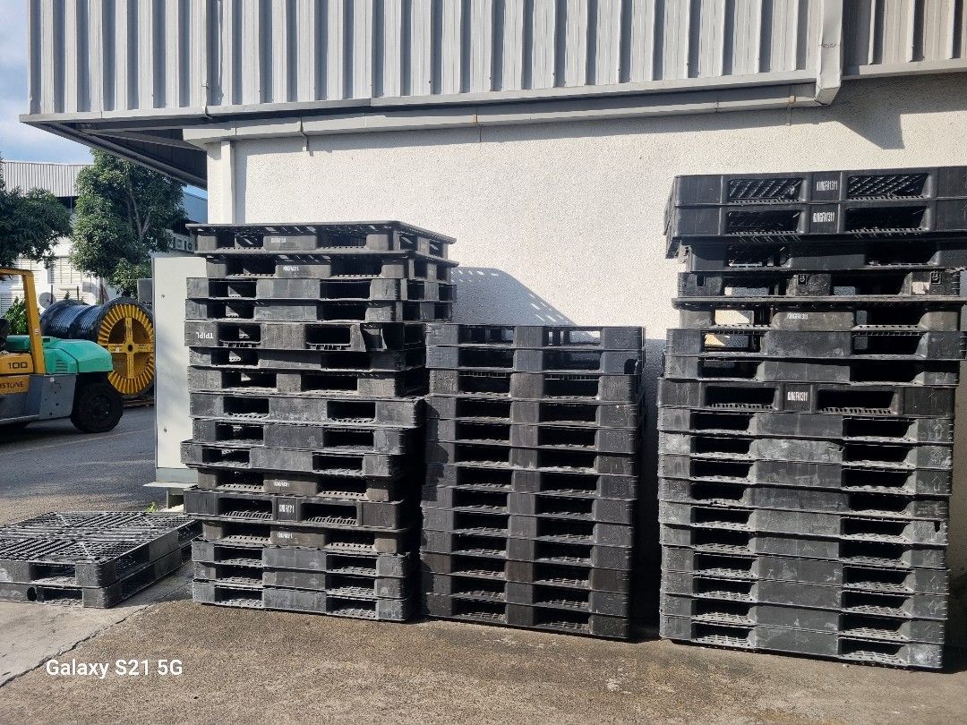 Plastic pallets (Category: Home Improvement Tools & Accessories) located in Singapore. Submitted by goldenphoenix.d6e097 (Listing ID 1330863249, Image 1). Description: currently we have 40pcs plastic pallets, anyone interested. please take all @ 2.50 per pcs. Please note there are 2 size mixture. collect @ 57 Senoko Drive please message me sold.