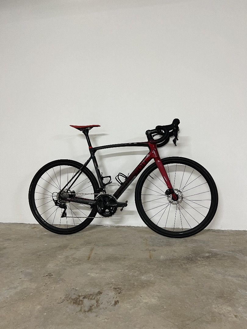 Polygon Stratos S7D Disc Brake Carbon Road Bike, Sports Equipment