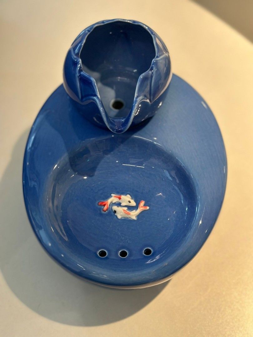 Porcelain Pet Water Fountain (Category: Homes & Other Pet Accessories) located in Singapore. Submitted by petsgalaxysg (Listing ID 1330719567, Image 1). Description: brand new in box! choose your favourite designs and colours! we have blue, pink and white available! want to view before purchasing? drop us a text or pm us before heading down to our shop ! opt for delivery or self-collect :) click into our profile for more information! get 10% off 